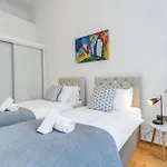 Luxury 3 Bed 2 Bath Main Door Apartm At Wardie Bay