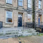 Luxury 3 Bed 2 Bath Main Door Apartm At Wardie Bay