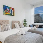 Luxury 3 Bed 2 Bath Main Door Apartm At Wardie Bay