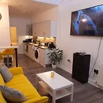 Modern Flat Near City Centre.