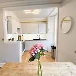 Rose Street\'S Hidden Treasure- 2Bed Newly Refurbished Apt