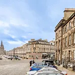 Heart Of Edinburgh City Centre 3 Bed Georgian Apt