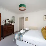 Luxury 3 Bedroom Apt On Edinburgh\'S Royal Mile