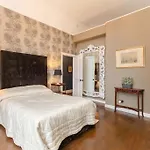 Maindoor Flat Nestled In Heart Of Stockbridge