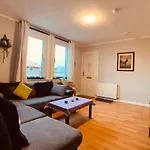 Maria- Bright And Modern City Center Apartment .