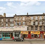 Joivy Spacious 3-Bed Flat With Castle Views