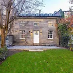 Dragon Suites - Yukina Suite - 2 Bed City Centre House With Garden