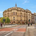 Spacious & Cosy Studio Flat In The Heart Of Edinburgh City Centre