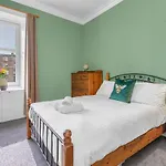 Bright And Quiet Edinburgh Home