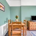 Bright And Quiet Edinburgh Home