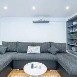 Luxury Five Bedroom Deluxe Duplex Apartment I City Centre Edinburgh I Fountainpark