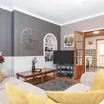 Beautiful 4 Bedroom Cottage - Free Parking