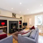 Self Catering , City Centre Apartment With Parking