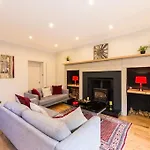 Self Catering , City Centre Apartment With Parking