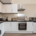 Spacious Ensuite Rooms In Edinburgh City Centre - Excellent Location
