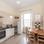 Spacious Ensuite Rooms In Edinburgh City Centre - Excellent Location