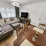 Comfortable 2 Bedroom Flat In The City Centre