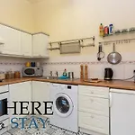 2 Bedroom Victorian Apartment In Leith