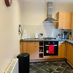 Cakemuir Detached House, 3 Bed, Free Parking &Private Garden