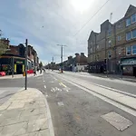 Convenient 3Br Flat On Leith Walk