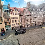 Pass The Keys Modern 3 Bed Flat On The Historic Royal Mile