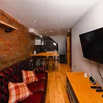 Superb Luxury Quality Central Apartment On Canal