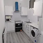 Cozy Room Close To The City