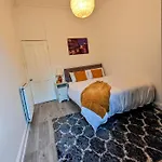 Cozy Room Close To The City