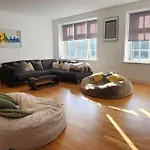 Spacious 2 Bedroom Apartment