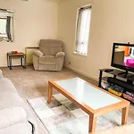 Spacious, Central And Newly Decorated Apartment