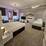Luxury Family Room With Private Bathroom In The Heart Of Edinburgh
