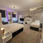 Luxury Family Room With Private Bathroom In The Heart Of Edinburgh