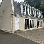 Cameron Coach House Modern Property In Murrayfield Edinburgh