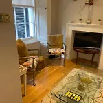 Chic Edinburgh 2B City Centre Flat & Patio , Close To Castle