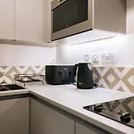 Chic 1Bd Flat - Wviews Of Edinburgh Castle!