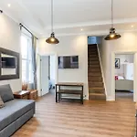 Traditional 3 Bedroom Quiet Duplex Flat By High St, Trams And Buses - Just 1-5 Miles To Centre