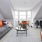 Dragon Suites - City Centre Castle View 1 Bed Apartment