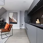 Dragon Suites - City Centre Castle View 1 Bed Apartment