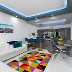 Spacious Modern City Centre Apartment Castle Views