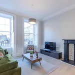 Stafford Street Luxury Central Apartment