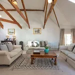 The Converted Stables - A Characterful Mews House