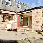 Arthur St - Spacious 3Br House W Parking In Leith