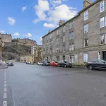 Cosy Modern City Centre Flat