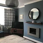 Ultra Stylish Furnished Home In Edinburgh