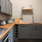 Beautiful Georgian New Town 2 Bed Apartment