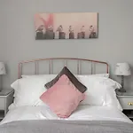 Beautiful Georgian New Town 2 Bed Apartment