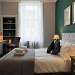 Beautiful Georgian New Town 2 Bed Apartment