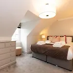Righ Properties - Luxurious City Centre Three Bedroom Apartment
