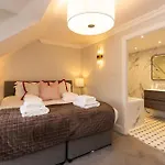 Righ Properties - Luxurious City Centre Three Bedroom Apartment