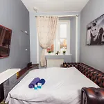 Warm 1 Bed Apartment By Holyrood Palace And Park!